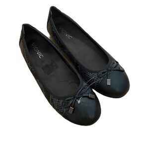 Vionic Black Leather Flats Sz 7 Women’s Bow Toe Shoes